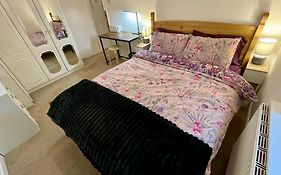 Vernon Place Town Centre, Vernon Cottage 3-Bed With Parking, 1A Vernon Court 2-Bed With Parking, 1B Studio No Parking, Off The High Street Next To Sandford Park