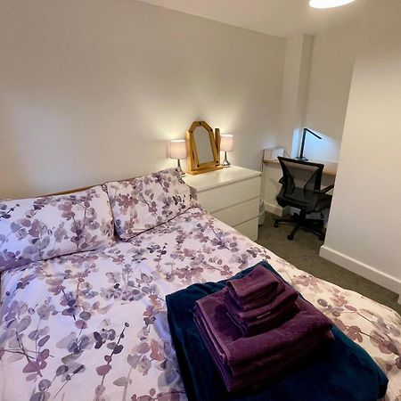 Vernon Place Town Centre, Vernon Cottage 3-Bed With Parking, 1A Vernon Court 2-Bed With Parking, 1B Studio No Parking, Off The High Street Next To Sandford Park Cheltenham Exterior photo