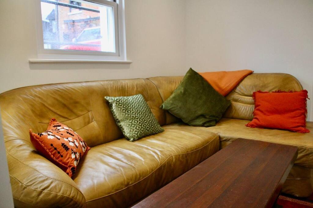 Vernon Place Town Centre, Vernon Cottage 3-Bed With Parking, 1A Vernon Court 2-Bed With Parking, 1B Studio No Parking, Off The High Street Next To Sandford Park Cheltenham Exterior photo