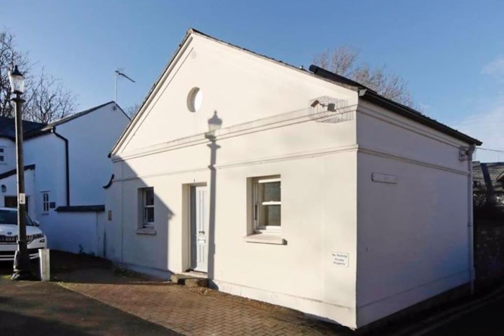 Vernon Place Town Centre, Vernon Cottage 3-Bed With Parking, 1A Vernon Court 2-Bed With Parking, 1B Studio No Parking, Off The High Street Next To Sandford Park Cheltenham Exterior photo