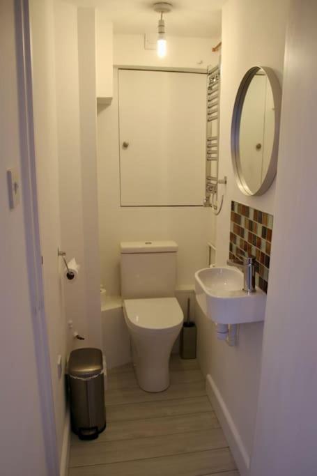 Vernon Place Town Centre, Vernon Cottage 3-Bed With Parking, 1A Vernon Court 2-Bed With Parking, 1B Studio No Parking, Off The High Street Next To Sandford Park Cheltenham Exterior photo