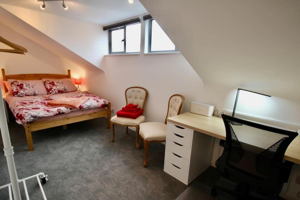 Vernon Place Town Centre, Vernon Cottage 3-Bed With Parking, 1A Vernon Court 2-Bed With Parking, 1B Studio No Parking, Off The High Street Next To Sandford Park Cheltenham Exterior photo