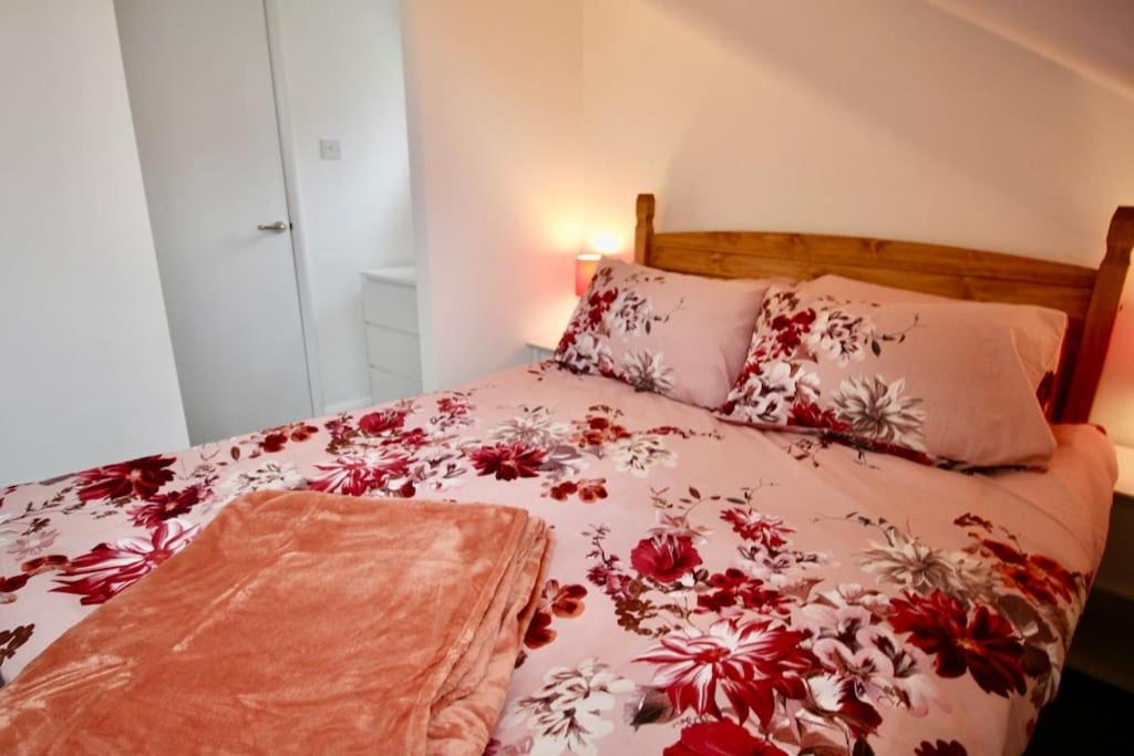 Vernon Place Town Centre, Vernon Cottage 3-Bed With Parking, 1A Vernon Court 2-Bed With Parking, 1B Studio No Parking, Off The High Street Next To Sandford Park Cheltenham Exterior photo