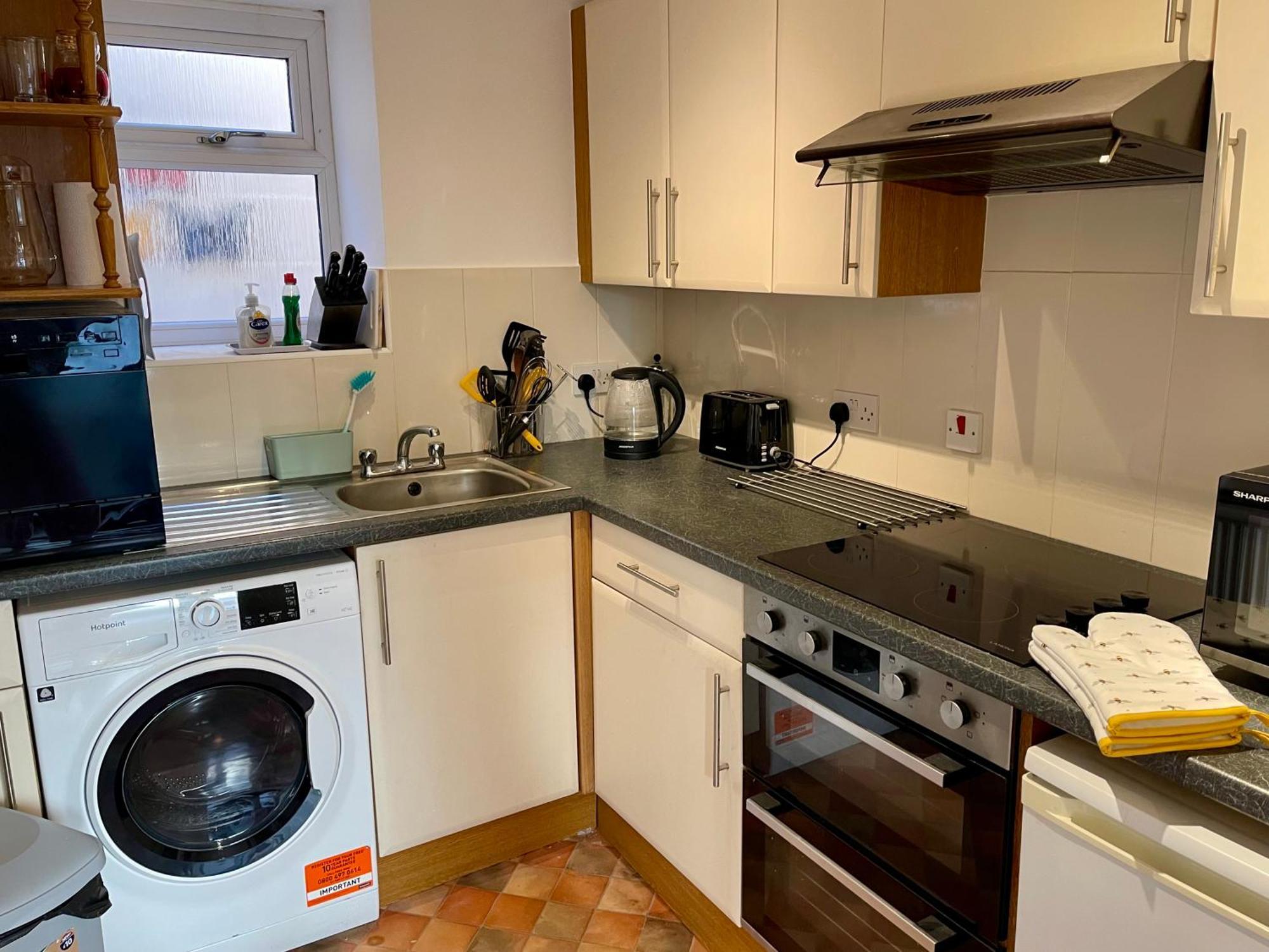 Vernon Place Town Centre, Vernon Cottage 3-Bed With Parking, 1A Vernon Court 2-Bed With Parking, 1B Studio No Parking, Off The High Street Next To Sandford Park Cheltenham Exterior photo