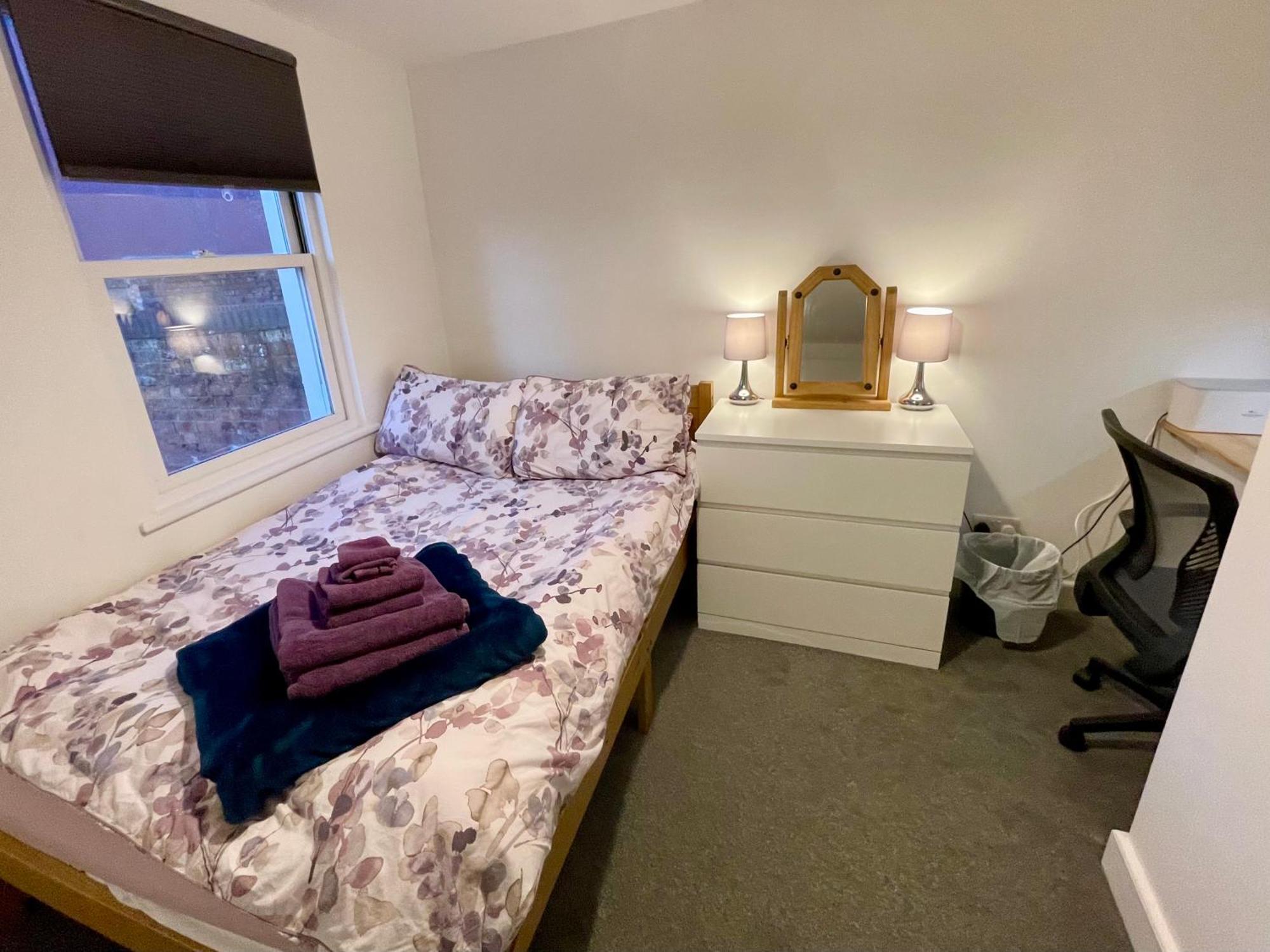 Vernon Place Town Centre, Vernon Cottage 3-Bed With Parking, 1A Vernon Court 2-Bed With Parking, 1B Studio No Parking, Off The High Street Next To Sandford Park Cheltenham Exterior photo