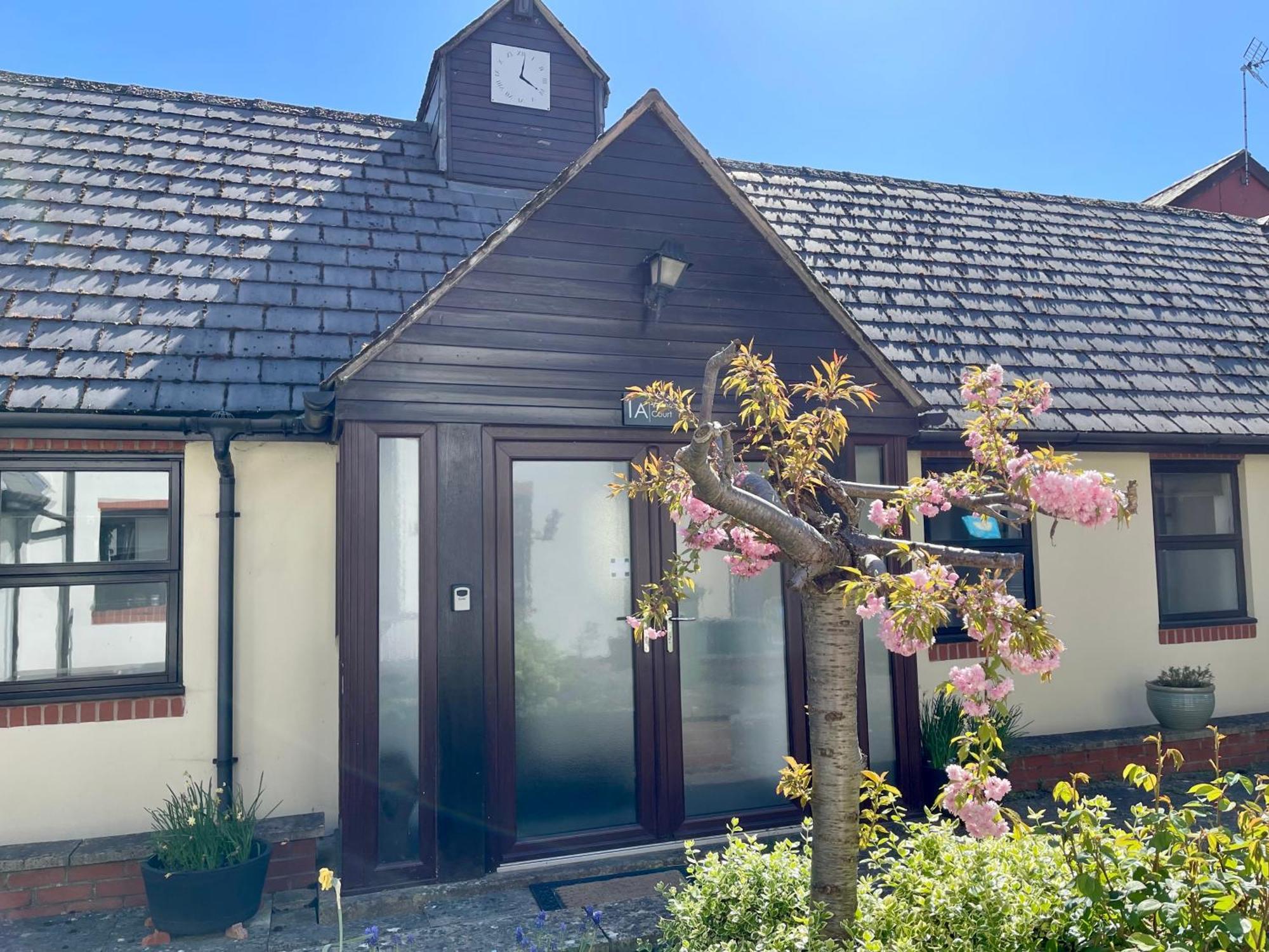 Vernon Place Town Centre, Vernon Cottage 3-Bed With Parking, 1A Vernon Court 2-Bed With Parking, 1B Studio No Parking, Off The High Street Next To Sandford Park Cheltenham Exterior photo